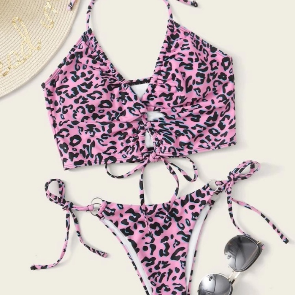 Bikini - Picture 3 of 6